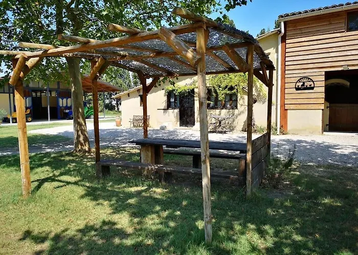 Gite Equestre En Provence Aux Pieds Des Alpilles